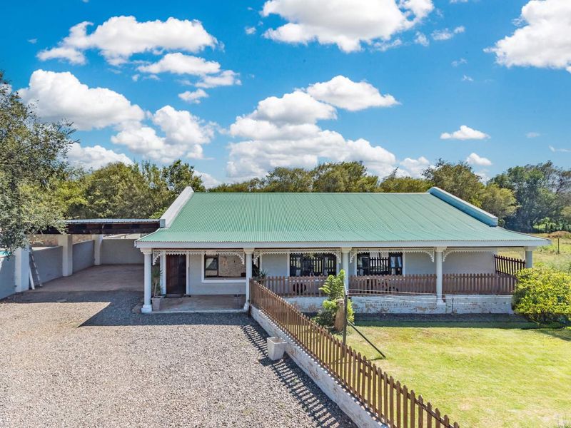 Hekpoort farm bliss: 4 homes, River frontage and Income potential - Photo 3