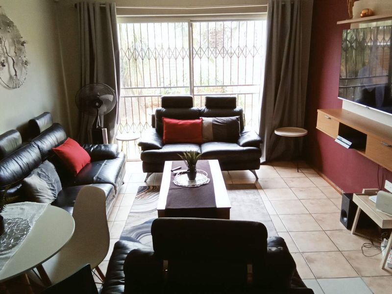 Spacious 3-Bedroom Townhouse in Secure, Sought-After Complex - Photo 7