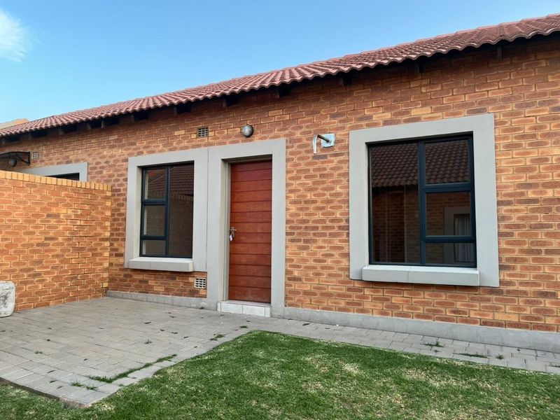 Townhouse For Sale in Trichardt, Secunda - Photo 1