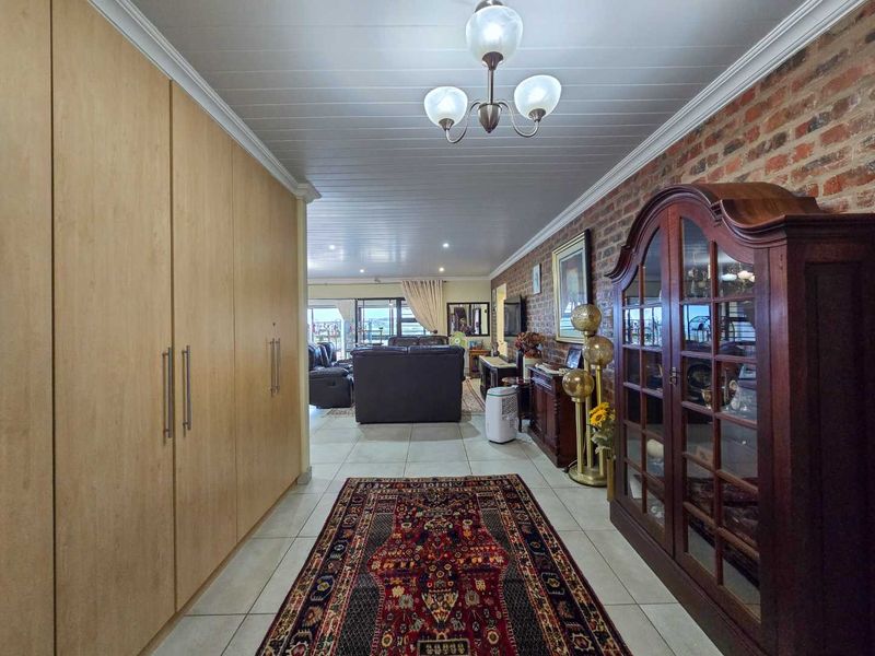 Neat family home for sale in Stilbaai-Wes. - Photo 2