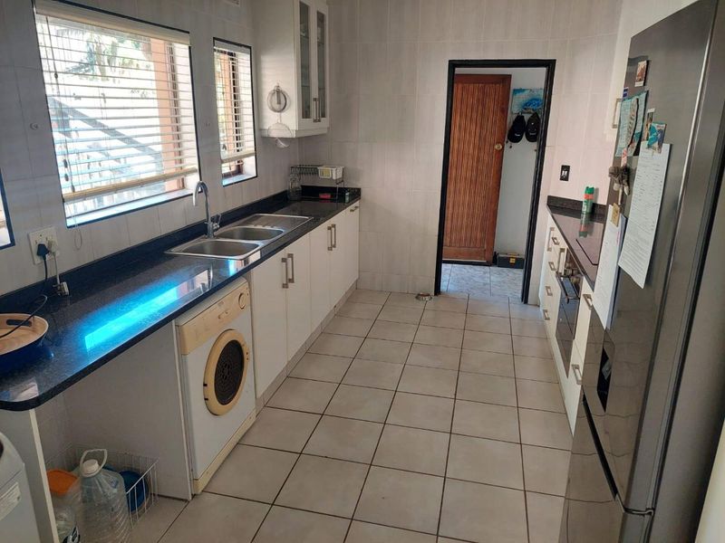 Family home in a great location - Photo 10