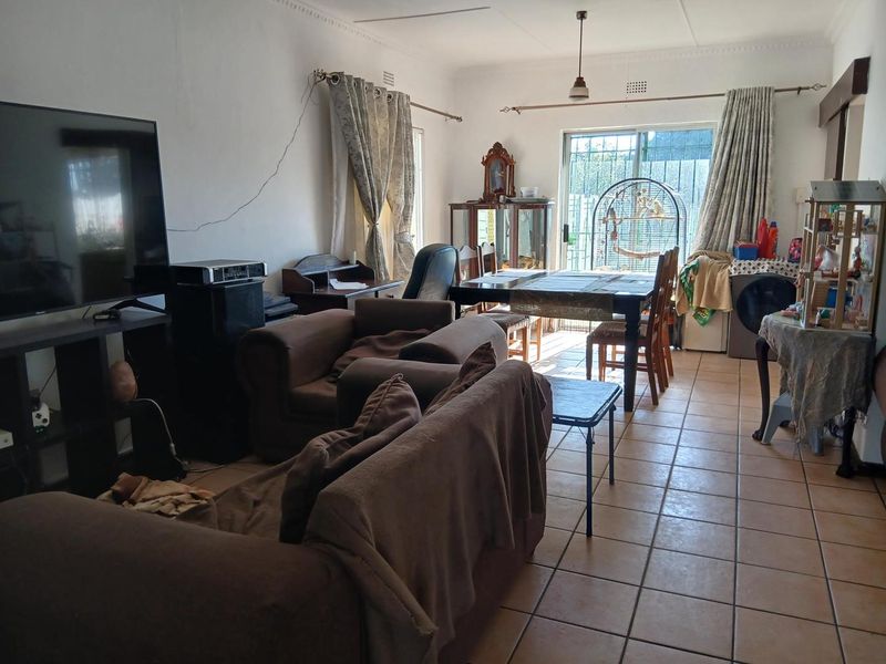 Large family home with 2 granny flats - Photo 3
