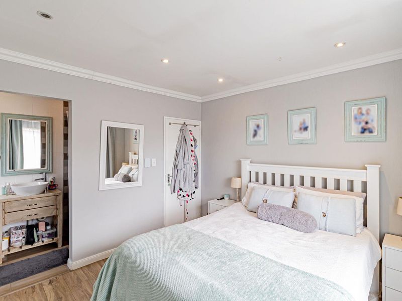 NEWLY RENOVATED FREESTANDING TOWNHOUSE WITH LARGE GARDEN IN COMPLEX CHURCHILL COMPLEX - Photo 5
