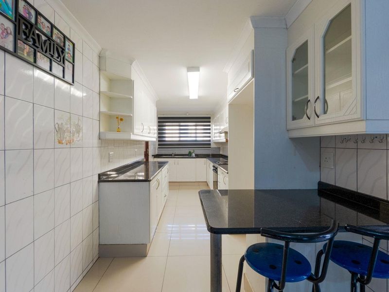 Secure simplex in excellent location - Photo 10