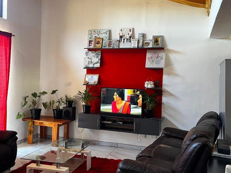 3-Bed Townhouse in Shetu Estate — N$1,060,000 (N$15,000 Below Valuation). - Photo 2