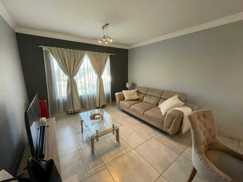 BEAUTIFUL FIRST FLOOR APARTMENT FOR SALE IN ROOIHUISKRAAL NORTH!!! - Photo 4