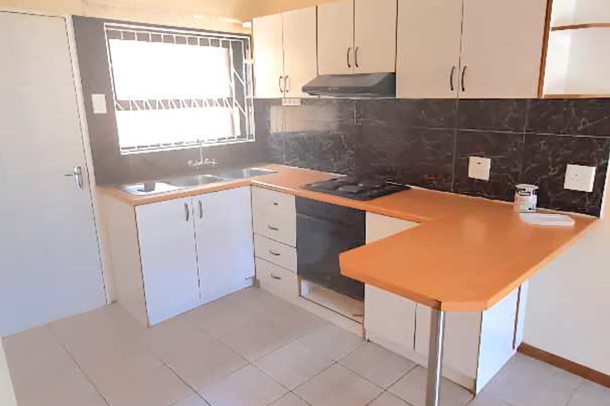 FLAT FOR SALE - Photo 2