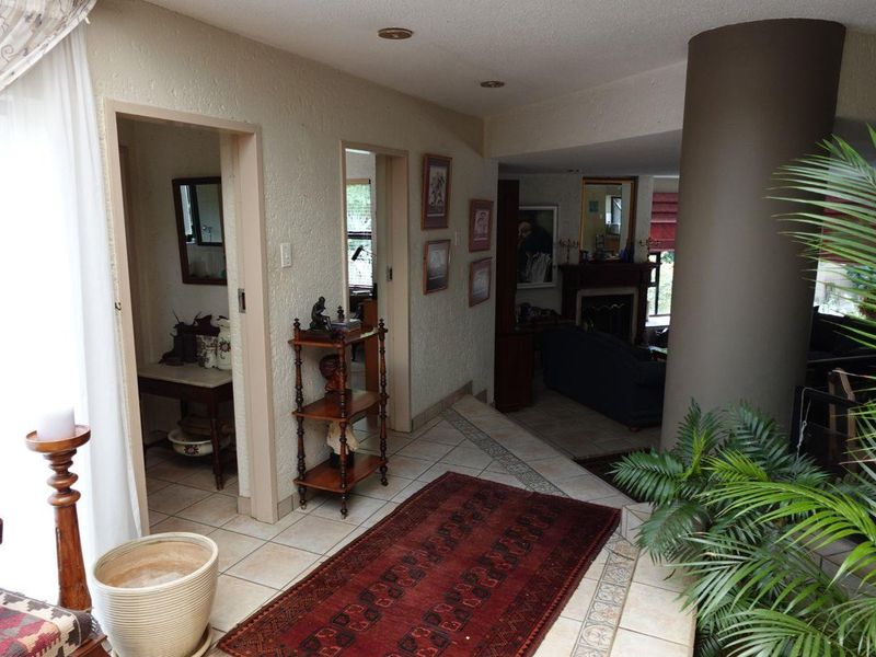 5 Bedroom Family Home in Silver Lakes Golf & Wildlife Estate - Photo 2