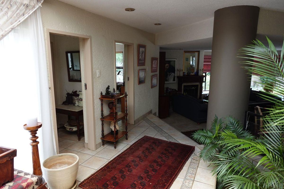 5 Bedroom Family Home in Silver Lakes Golf & Wildlife Estate - Photo 2