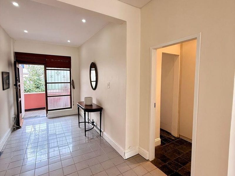Light-Filled One Bedroom Semi-Furnished Apartment in Tyrwhitt Avenue, Rosebank - Photo 9