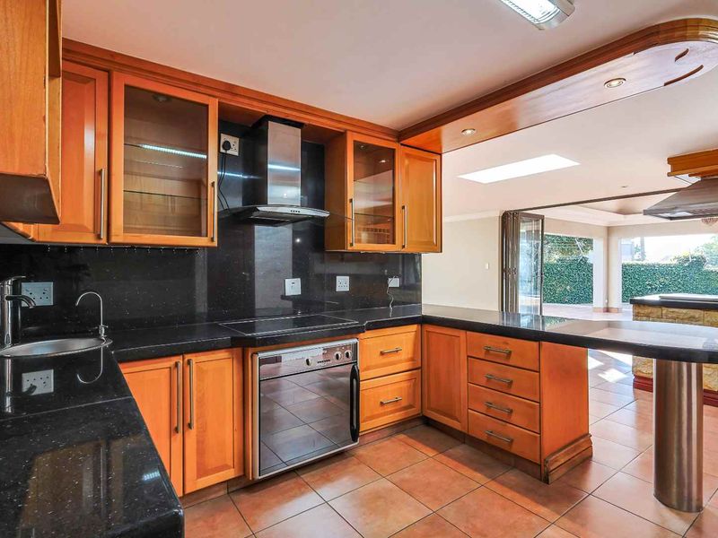 Spacious 4-Bedroom Family Home with Pool – Available Immediately - Photo 8