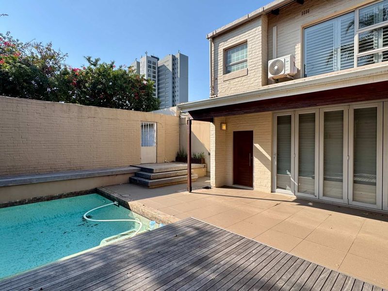 Spacious, 4 bedroom Townhouse in Umhlanga - Photo 1