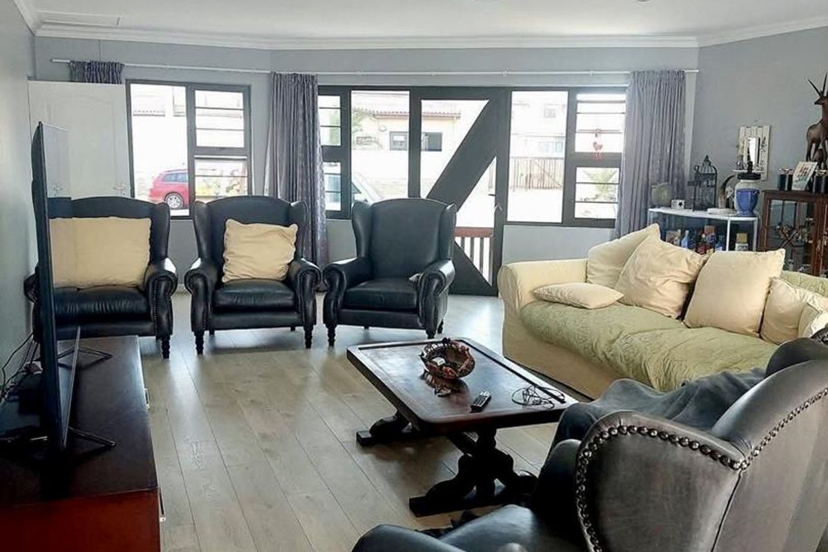 “Modern Double-Story Coastal Home with Flat – Henties Bay Ext. 11” - Photo 4