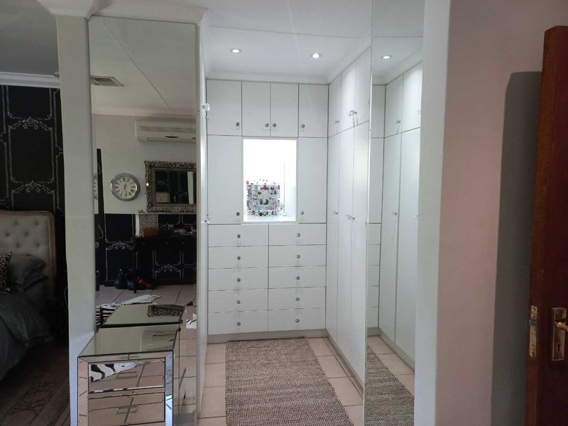 Spectacular family home in a very popular and sought after area. - Photo 6