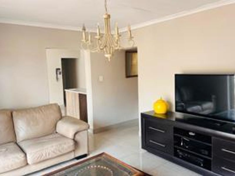An Immaculate Complex House in a Quiet Sought Suburb in Van Reibeeck Park. - Photo 2