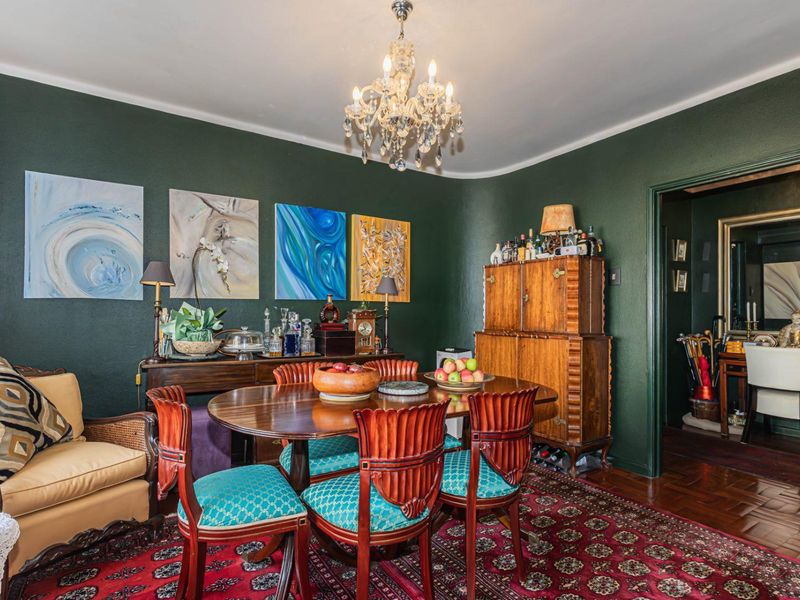 Spacious 4th floor corner apartment with prime location - Photo 8
