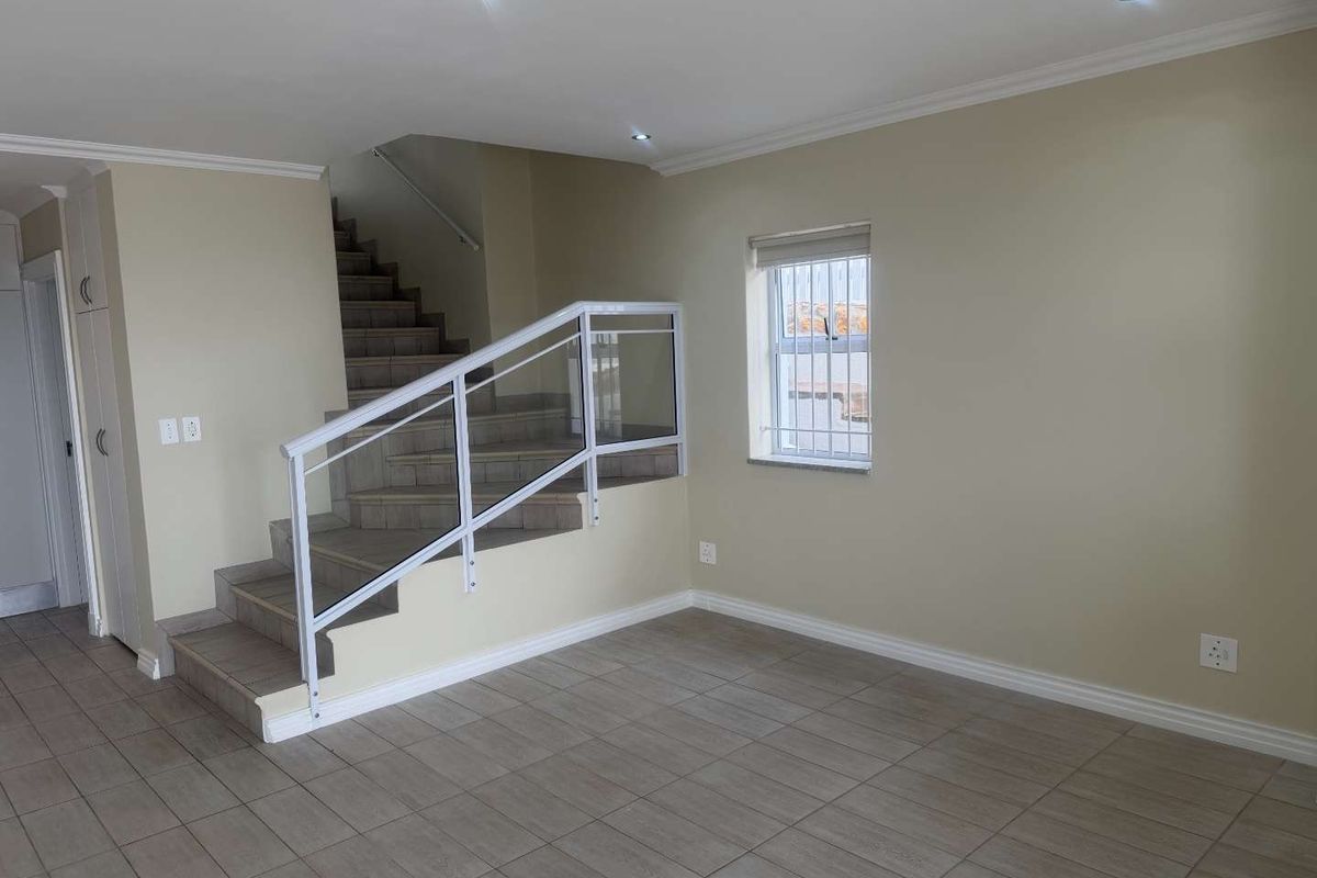 NEWLY RENOVATED DOUBLE STORY HOME IN SIMONS TOWN - Photo 4