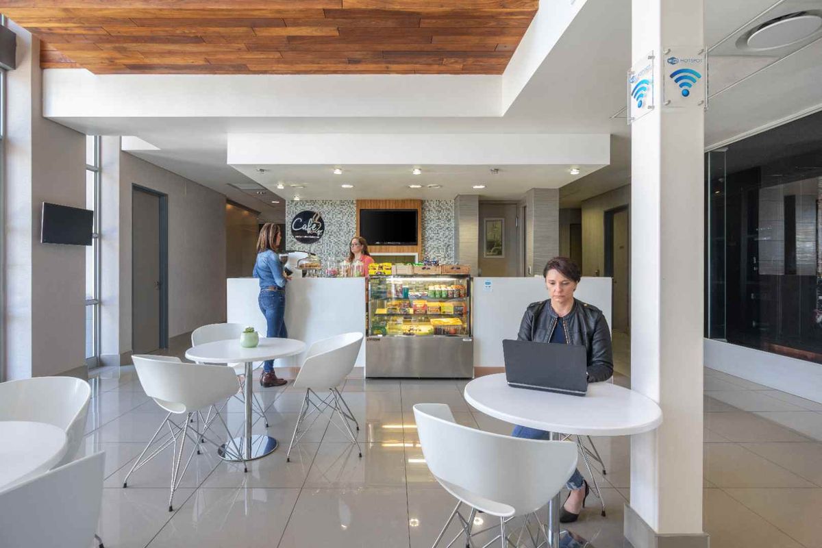 Book a reserved coworking spot in Rosebank SPACES Broadacres - Photo 5