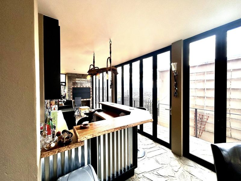 Situated against a hill in Kleine Kuppe with the most beautiful views in Windhoek! - Photo 8