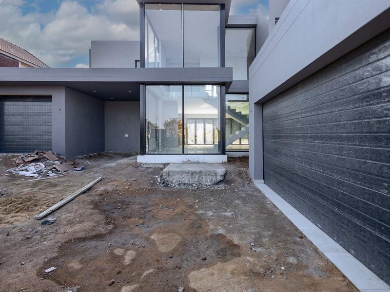 Modern Luxury Living - Photo 9