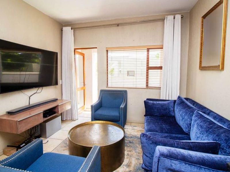 Fully Furnished 2 Bedroom Apartment - Photo 3