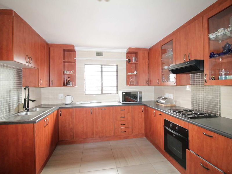 4 Bedroom house for sale in Cosmo City - Photo 10