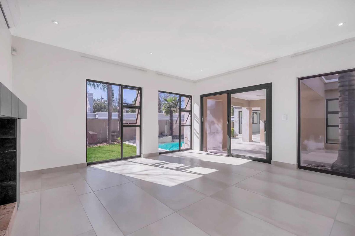 MODERN SINGLE STOREY - Photo 2