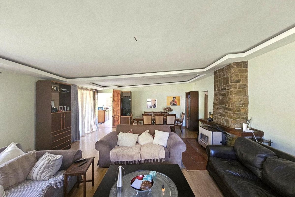 Charming Family Home in Ladybrand: Spacious Living with Endless Potential - Photo 3