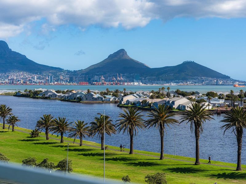 Spacious One Bedroom Apartment With Breathtaking Views - Photo 3