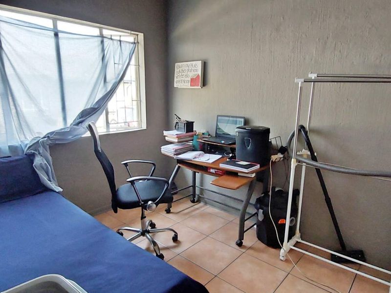 Lock-Up-and-Go Simplex with Modern Amenities - Photo 4