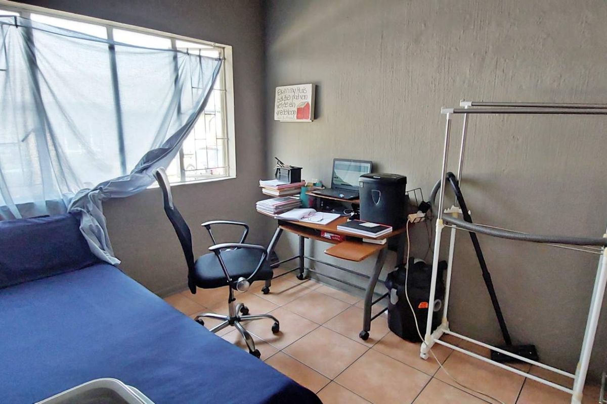 Lock-Up-and-Go Simplex with Modern Amenities - Photo 4