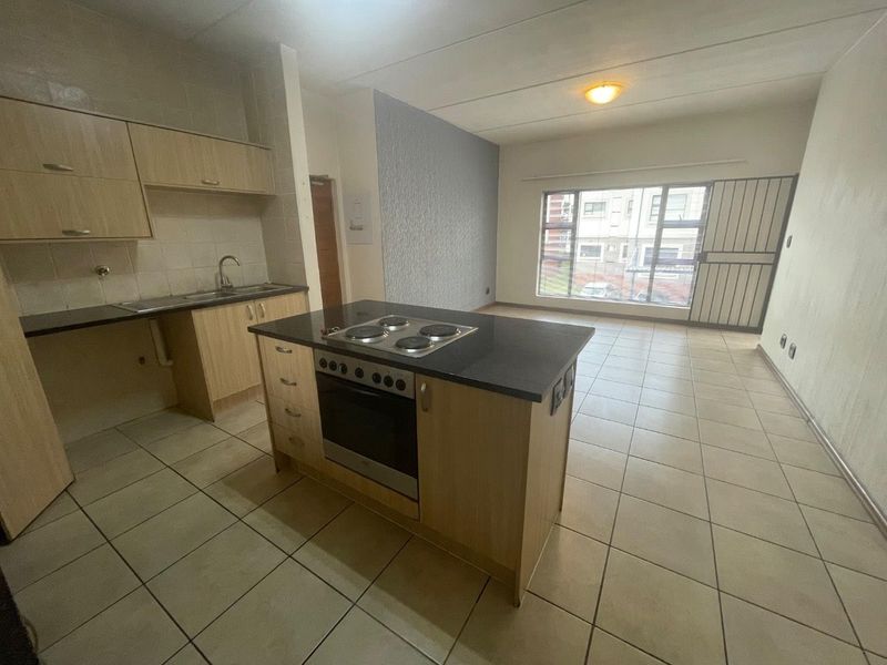 UNFURNISHED TWO BEDROOMS BALCONY - Photo 4