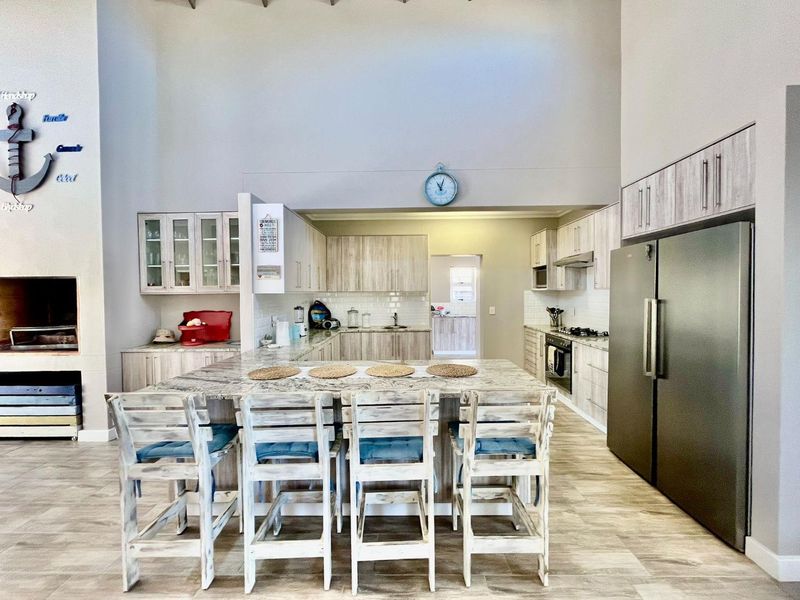 Stylish 3-Bedroom Home Offering Space, Flow & Lifestyle - Photo 4