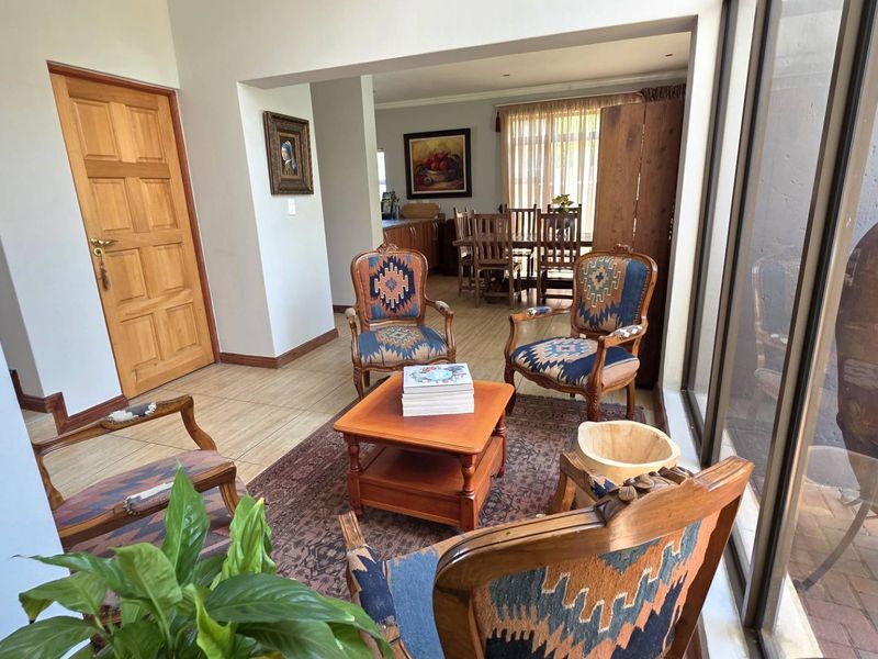 Immaculate 4 Bedroom Family Home In Leloko - Photo 10