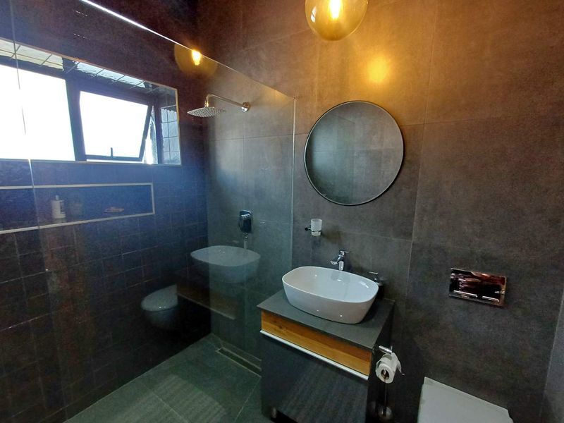 Charming 2 Bedroom Home with timeless features & modern touches - Photo 3