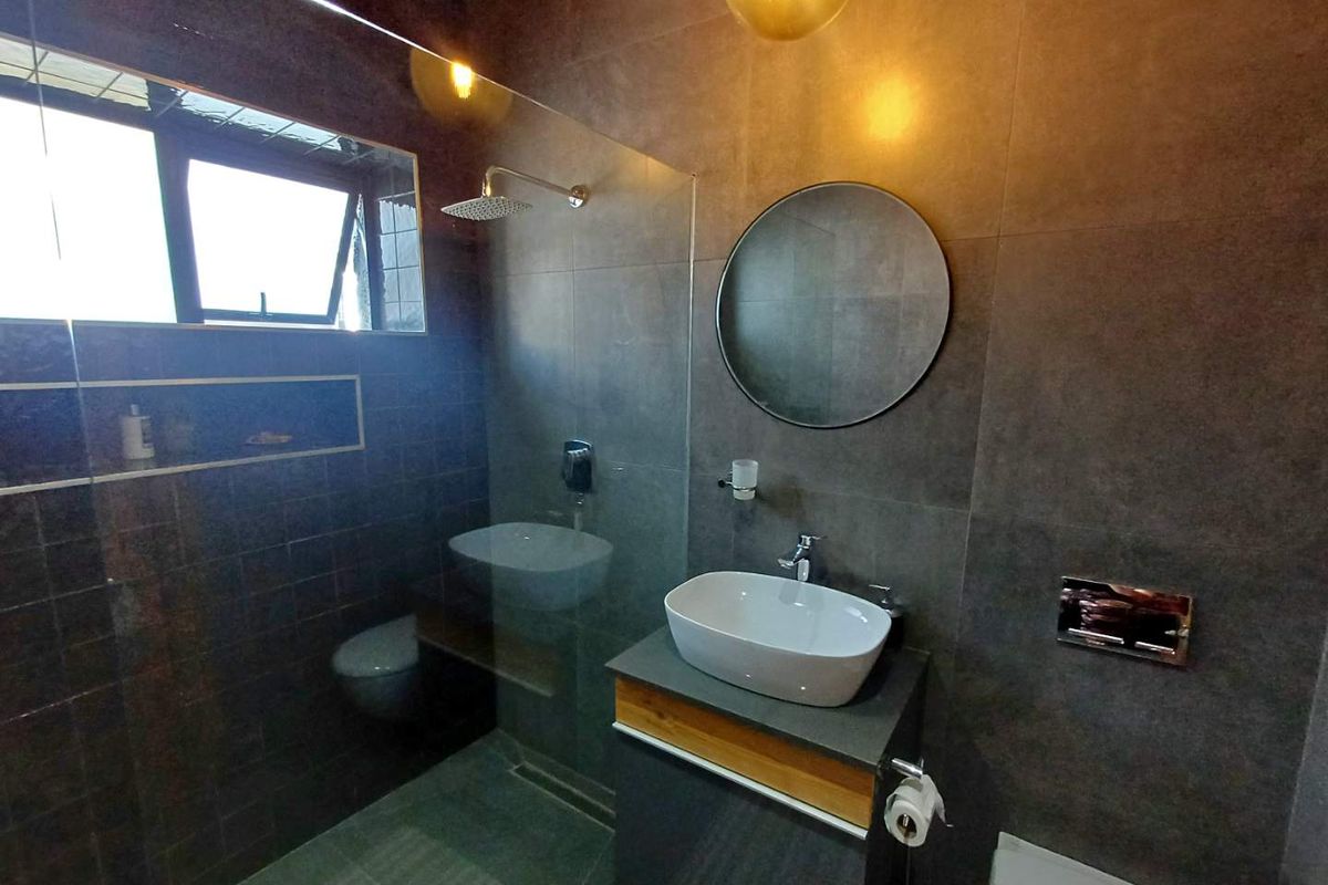 Charming 2 Bedroom Home with timeless features & modern touches - Photo 3