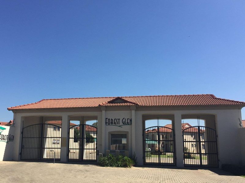 3 BED, 2 FULL BATHS APARTMENT TO RENT IN MOREHILL EXT 2 - Photo 5