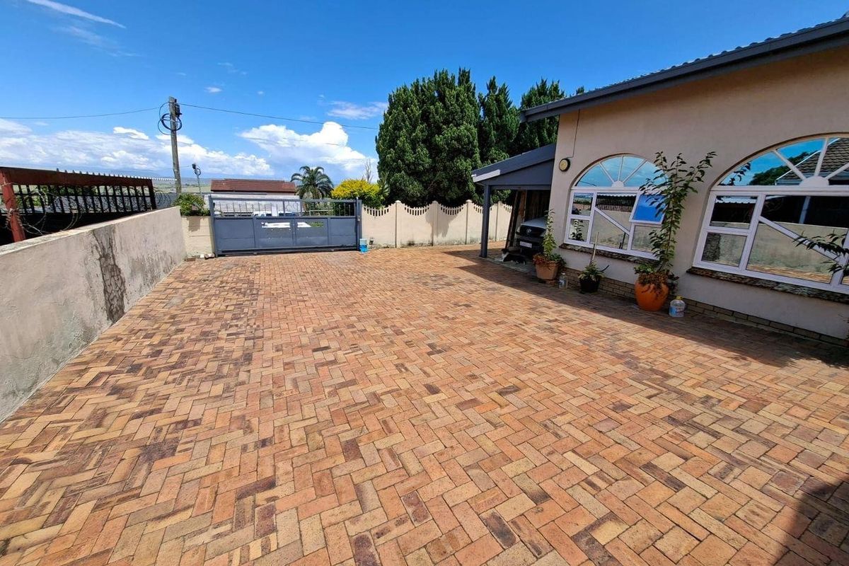 3 Bedroom Family Home for Sale in Forderville, Estcourt - Photo 2