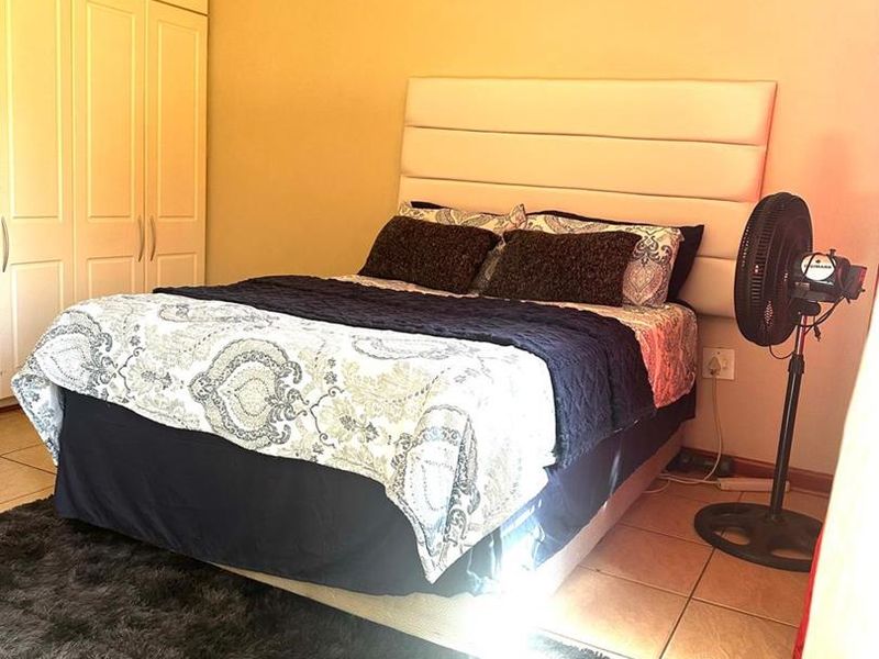 Elegant Townhouse Living with Staff Accommodation & Modern Comforts - Photo 7