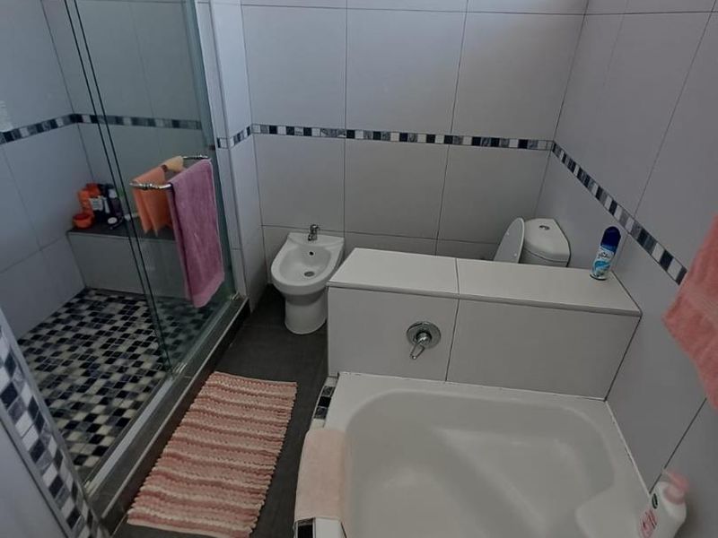 Family home in sought after area - Photo 9