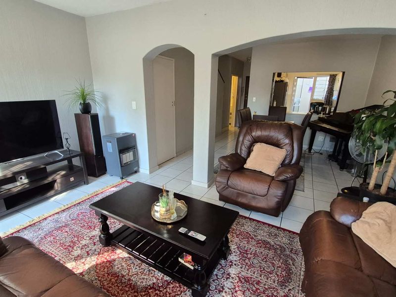 Secure 3-Bedroom Duplex -Close to Ferndale on Republic - Photo 5