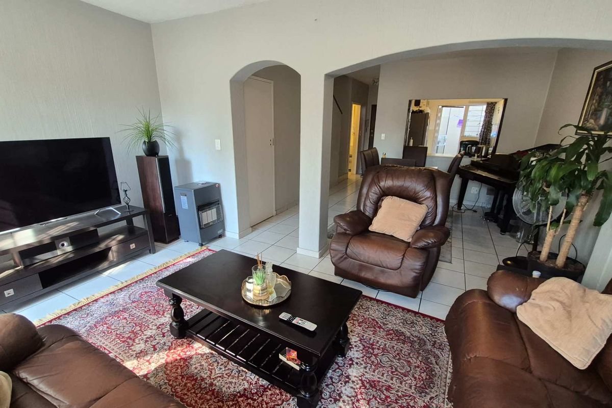 Secure 3-Bedroom Duplex -Close to Ferndale on Republic - Photo 5