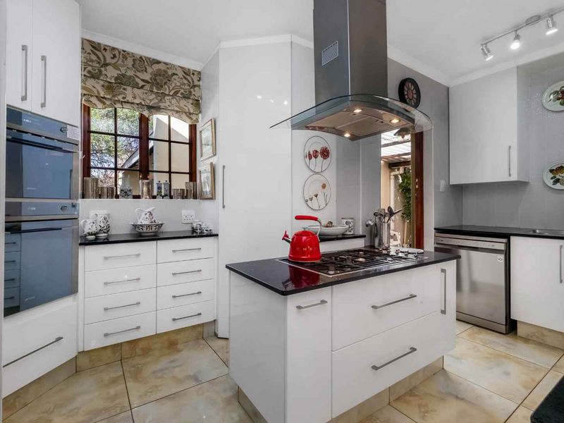 A SUN-FILLED SIMPLEX HOME TUCKED AWAY IN LOVELY LANZERAC - Photo 10