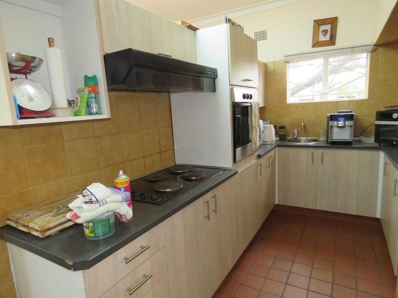 Ideal Family Haven: Spacious Home, Flat & Large Garage - Photo 5