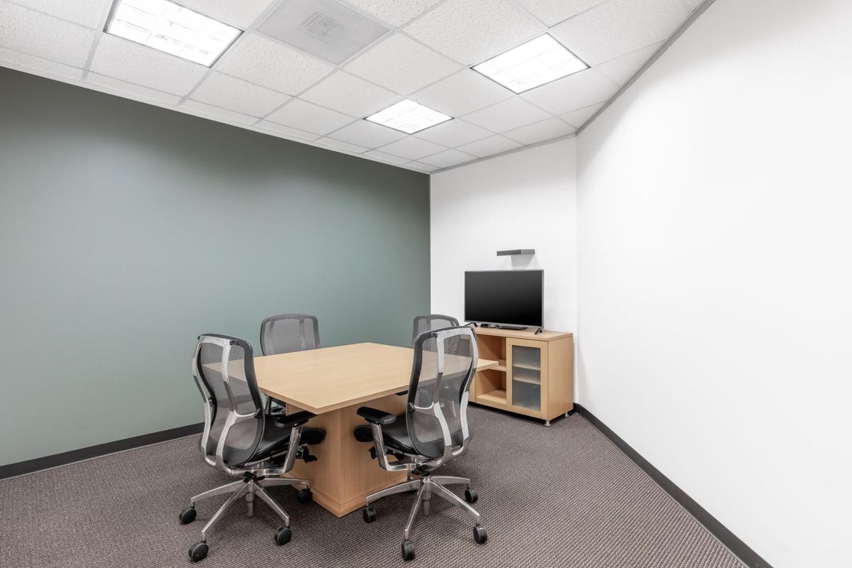 All-inclusive access to office in Regus Mushroom Farm Retail Centre - Photo 4