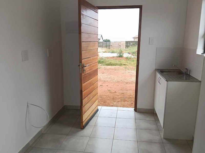 NEW DEVELOPMENTS IN CRYSTAL PARK - Photo 10