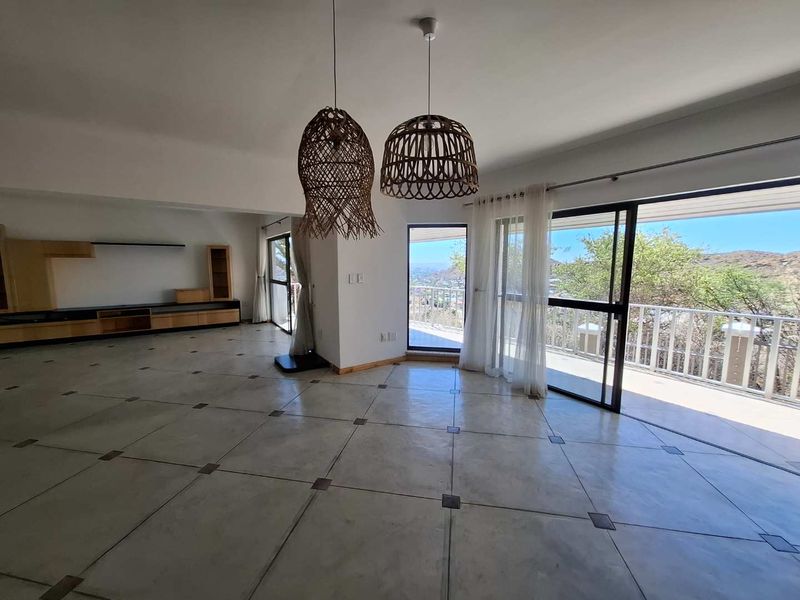 A Stately Home with Breathtaking Views - Photo 6