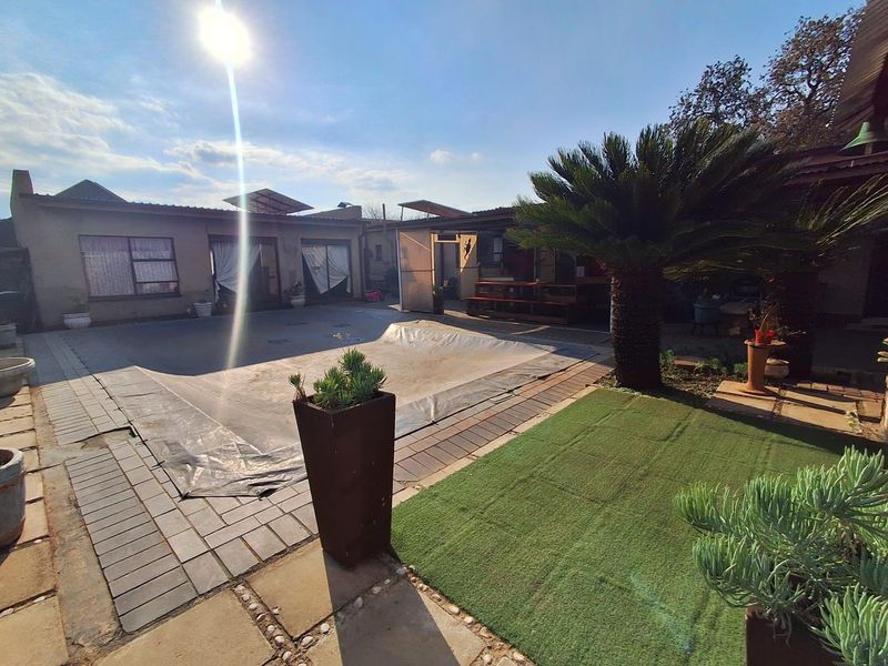 Priced to Sell - Family Home in Prestigious Golf Park - Photo 4