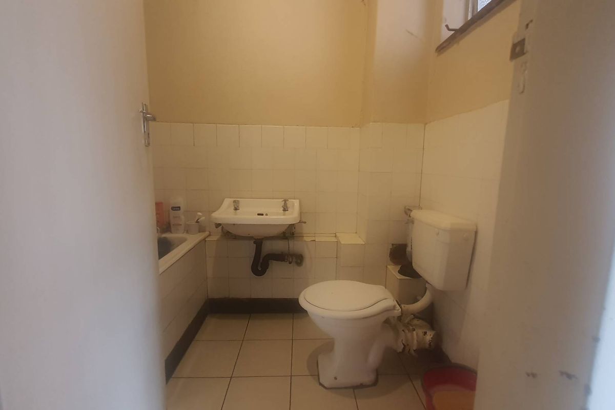 **Starter Apartment in Sunnyside, Pretoria – Ideal for Students or Investors** - Photo 5