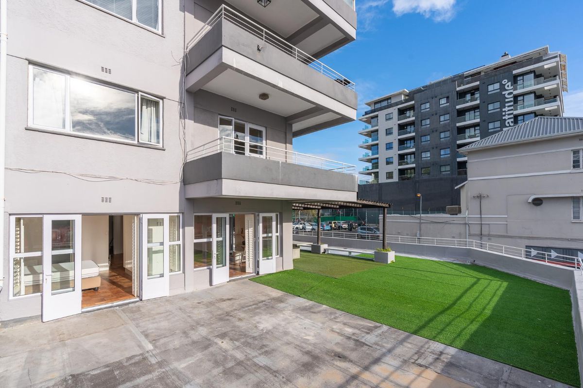 Spacious 2-Bedroom with Wrap-Around Terrace in Prime Location - Photo 5